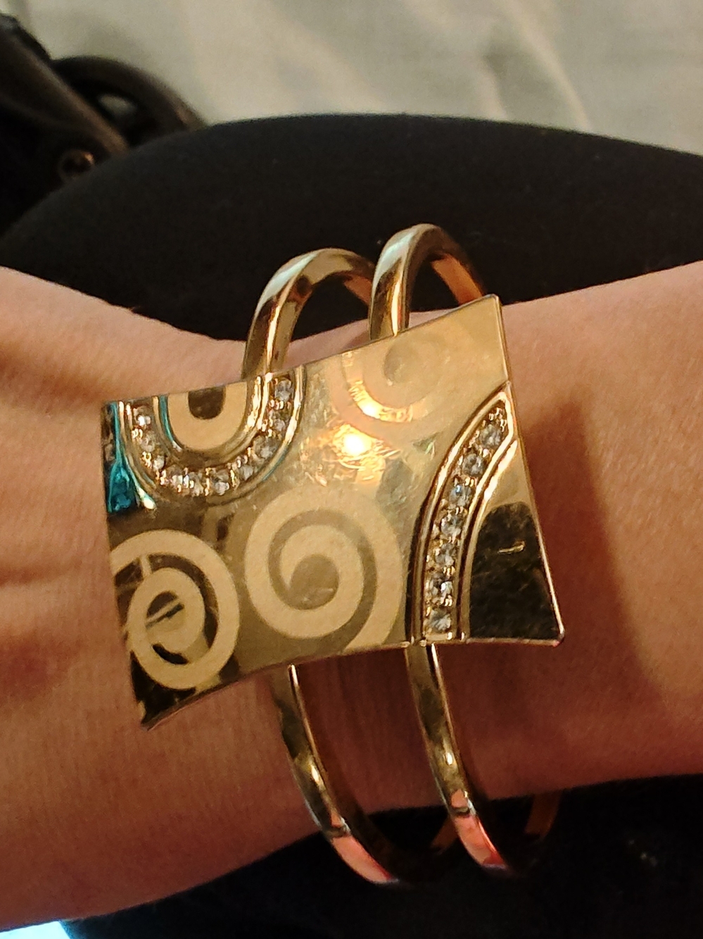 1970s Vogue Gold Spiral Cuff Bracelet With Rinestones -